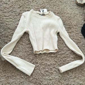 NWOT-Zara women’s ribbed creme cropped long sleeve